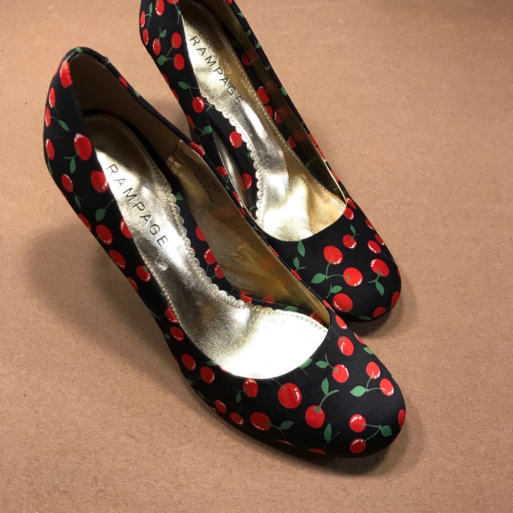 Rampage cherry patterned pumps women size 8 🍒🍒